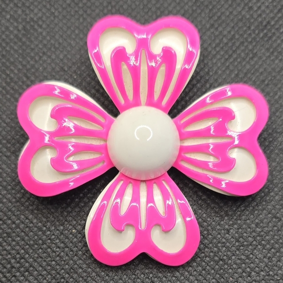 Vintage Metal Flower Brooch Enamel Pin 2.25" Pink White Retro (S1) - Picture 1 of 2